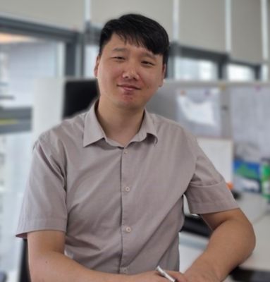 Jongyoon Park on his desk