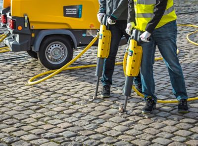 Two-tooler - XAS 48 with RTEX 25 pneumatic breakers