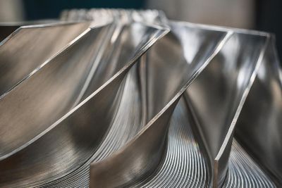 Annual Report 2025 cover image with a screw element