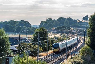 전동 고속열차 운행 장면 – 철도차량 체결 및 안전관리 솔루션