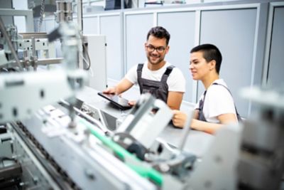 Service Technicians controlling process