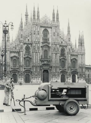 Atlas Copco portable compressor in Milan Piazza Duomo