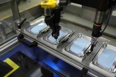 Nahaufnahme des Schraubarms einer Automatisierungszelle von Atlas Copco