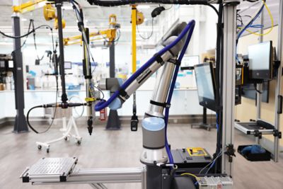 Cobot equipped with MicroTorque tools