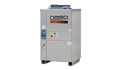 Different sized process chillers for controlling water temperature in compressed air systems
