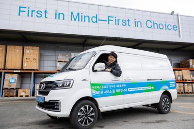 Changsub Lim on service van