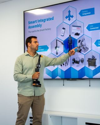 Roberto García impartiendo una formación en el Experience Center