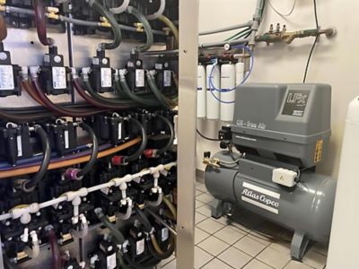 An LFx 2.0 90L compressor combined with an FX 5 dryer and 1 μm pre‑filter