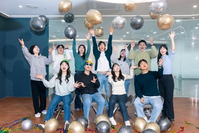 Employees with baloon