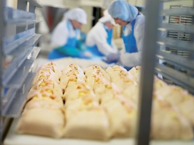 Натуральные продукты труда. Пищевая промышленность. Качество продуктов. Высокое качество производства. Продукт труда фото.