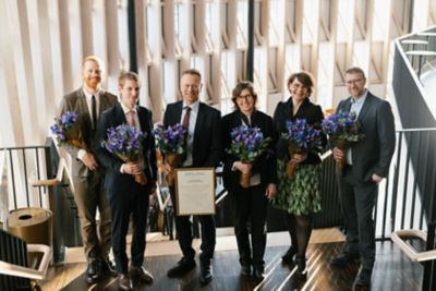 In 2022, the Giulio Mazzalupi award went to a team in the Motor Vehicle Industry division for the achievement of building an efficient and agile, end-to-end process that enables the delivery of “Saltus attachments” on demand. The team Anna-Lena Nordqvist, Fredrik Dahlström, Dennis Öhlund, Mattias Schölin, Kerstin Matiasson and Lennart Remnebäck worked on standardizing and digitalizing the manufacturing process, which reduced lead times and increased the design efficiency. 