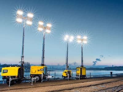 HiLight LED light tower in harbour