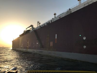 LNG specialized marine service engineers complete overhaul as LNG vessel sails