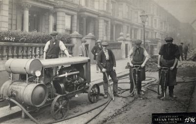 Atlas Diesel workers in London in the early 1020s using the equipment