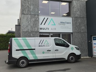 Kantoor MultiAir met service wagen