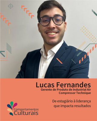 Homem de óculos e terno azul