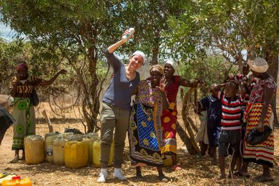 Besök av Atlas Copco och AMREF för vattenprojektet Water for All vid Ngelani Water Point som stöds av AMREF och Atlas Copco i Kitui County i östra Kenya. 