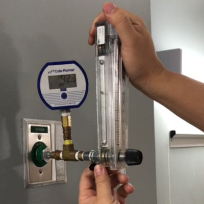 Medical Gas System Testing of an Series B oxygen outlet