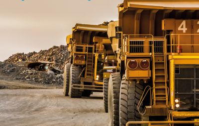 광산용 덤프트럭이 운행 중인 현장 – 아트라스콥코 건설장비 적용