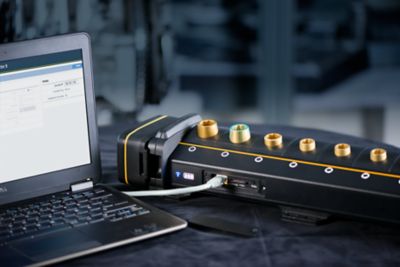 Selector 6 with laptop