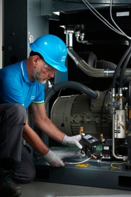 Service technician replacing a LD Drain at the machine