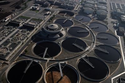 Зона очистных сооружений. Wastewater treatment Plant. Самоочищающиеся сооружения. Современные очистительные сооружения. Очистные сооружения США.