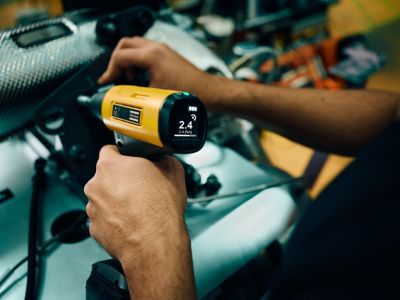 XTB HM display in the back of the tool providing operator feedback