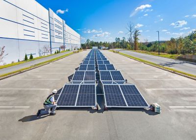 ZSC 100-400 Mobile Solar Container panel outdoors