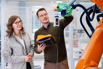 Customer training robot vision