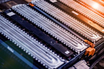 Riveting - 400x234.jpeg_Sužinokite daugiau apie mūsų „Henrob“ kniedijimo sprendimus, skirtus automobilių prototipų kūrimui ir projektavimui.