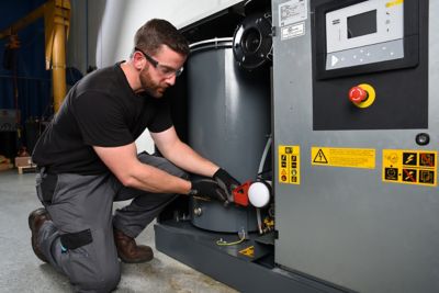 Собранное оборудование. Service Atlas Copco Compressor. Обслуживание компрессоров Atlas Copco. Сервисное обслуживание компрессоров. Техобслуживание оборудования.