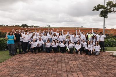 Fotos tiradas no evento de plantação de mudas da AC house