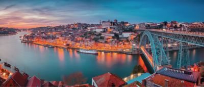 Vista da Ponte Luís I, ponte em arco de aço, no Porto