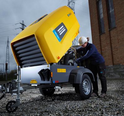 Q4 2024 rapport omslagsbild med Atlas Copco bärbar kompressor