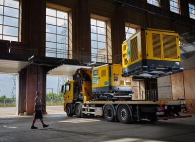 rental_electric_driven_oil-free_compressor_transport_on truck