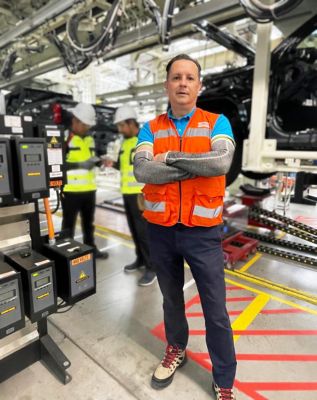 Roberto Mucino on the factory floor.
