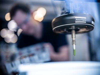 RTVision.3d vision system integrated in a Scheugenpflug dispensing cell for process monitoring