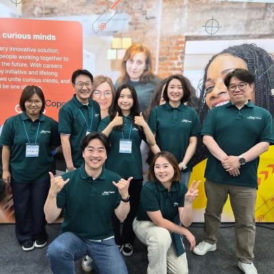 group photo during job fair in Korea