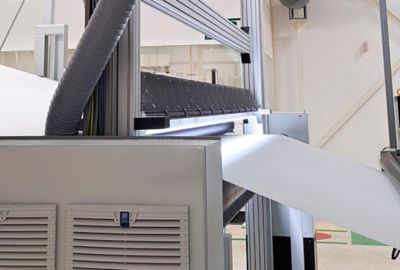 nonwovens web with surface inspection system  illumination