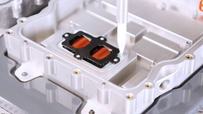 Thermally conducttive potting of coils in a DC/DC converter with bubble-free potting materials homogeneously prepared with a Scheugenpflug SediPrep