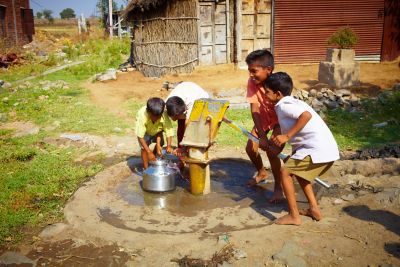 Children in India pumping water